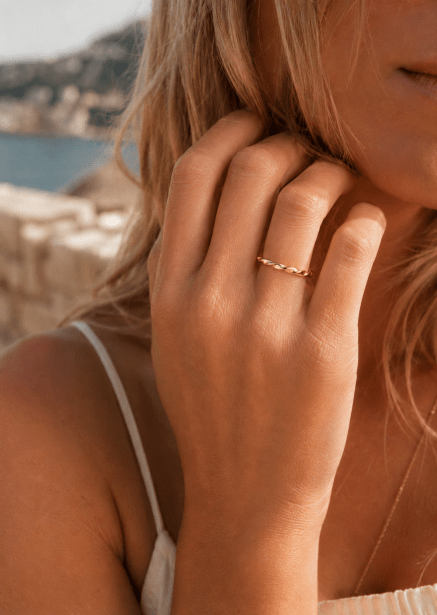 Ring Twist Whisper- 18k Vergoldet